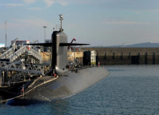 Во Франции открыли огонь по дронам над базой атомных подводных лодок