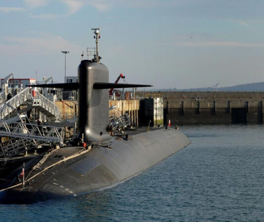 Во Франции открыли огонь по дронам над базой атомных подводных лодок