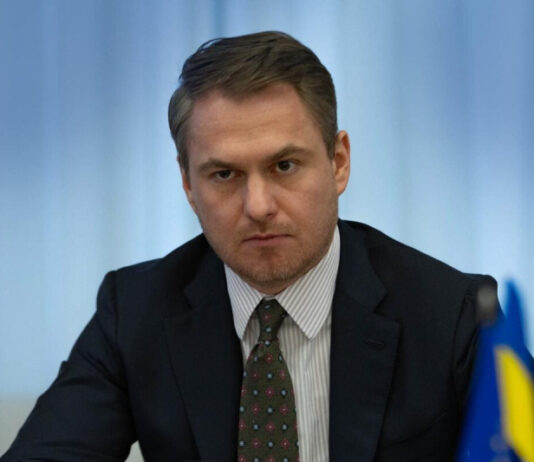 За каждым приду лично: Кравченко заявил, что не собирается в отставку