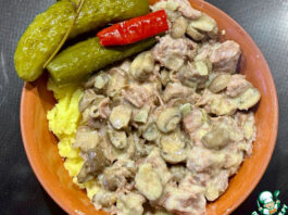 Голяшка говяжья томлёная с грибами в сливках