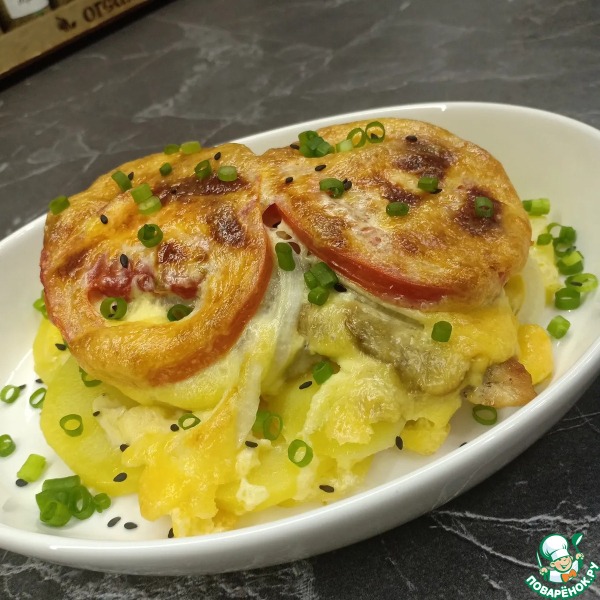 Мясо с помидорами и грибами