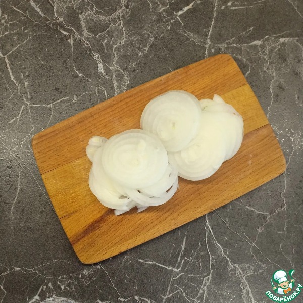 Мясо с помидорами и грибами