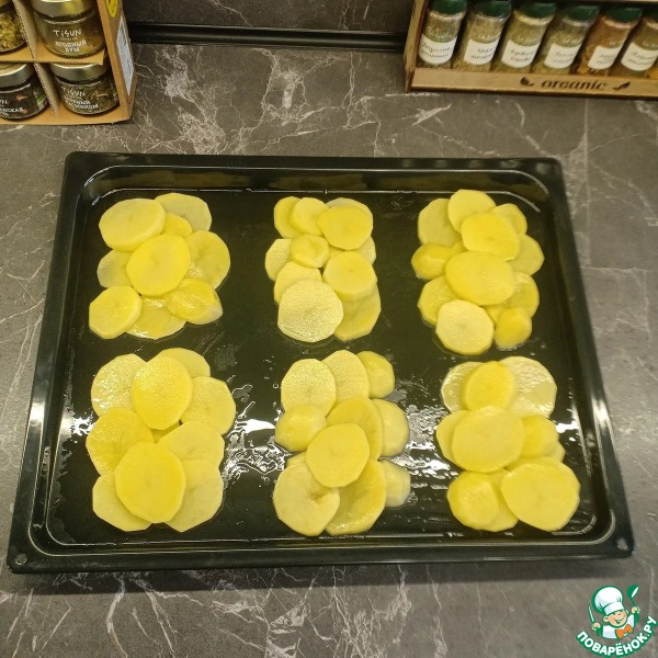 Мясо с помидорами и грибами