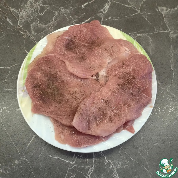 Мясо с помидорами и грибами