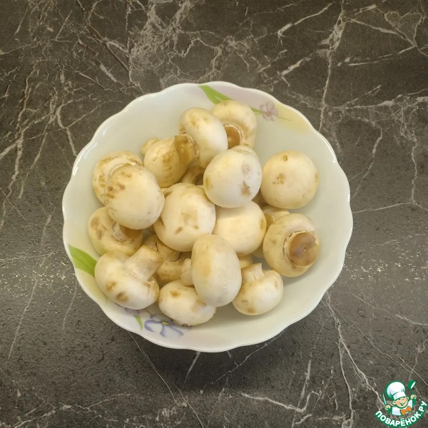 Мясо с помидорами и грибами