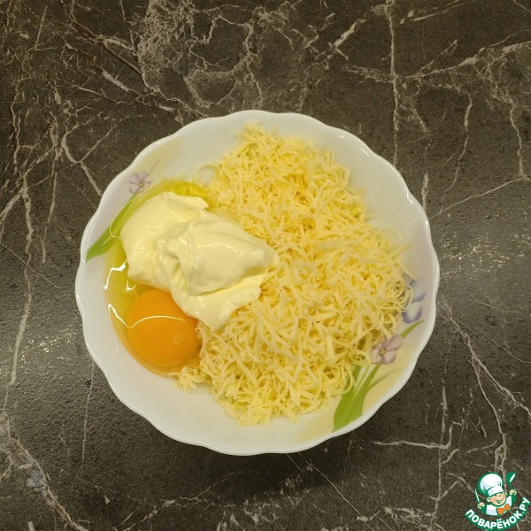 Мясо с помидорами и грибами