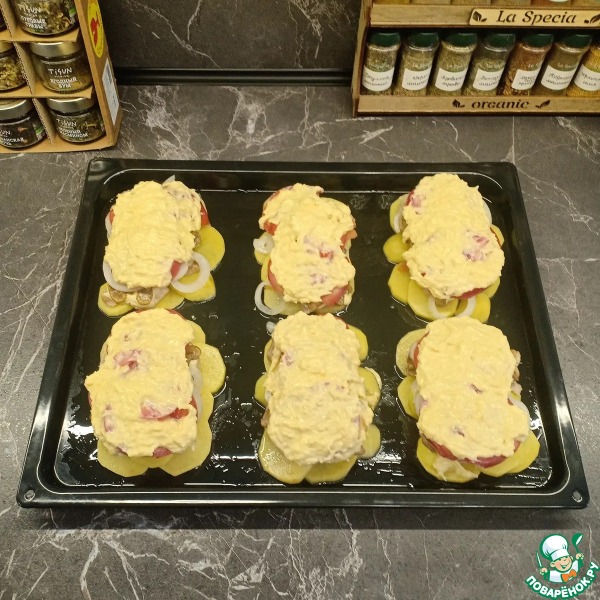 Мясо с помидорами и грибами