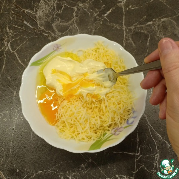 Мясо с помидорами и грибами