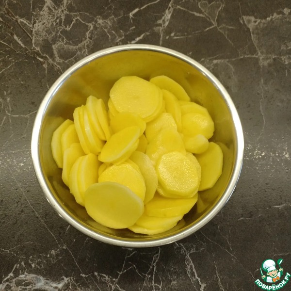 Мясо с помидорами и грибами