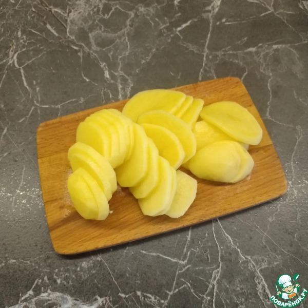 Мясо с помидорами и грибами