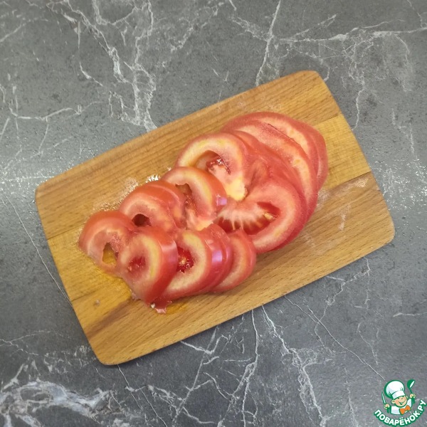 Мясо с помидорами и грибами