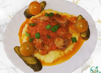 Мясо в томатном соусе на сковороде