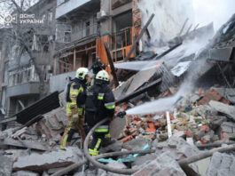 Россия ударила двумя ракетами по многоэтажке в Харькове, десятки пострадавших | ФОТО