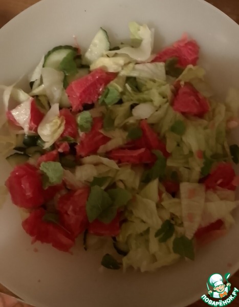 Салат с грейпфрутом, мятой и моцареллой