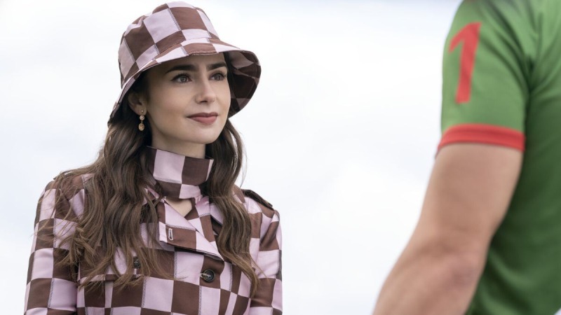 Сериал "Эмили в Париже" официально продлили на 6 сезон