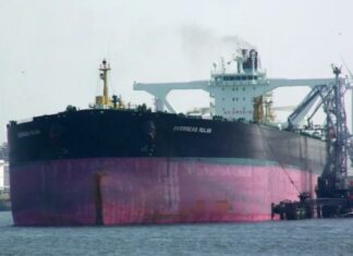 СМИ: Россия просила США прекратить преследование нефтяного танкера