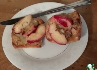 Тартины с нектаринами, горгонзолой и тимьяном