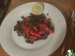 Запечённые перцы, фасоль и каперсы