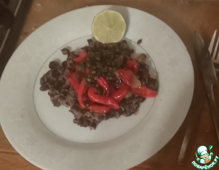 Запечённые перцы, фасоль и каперсы