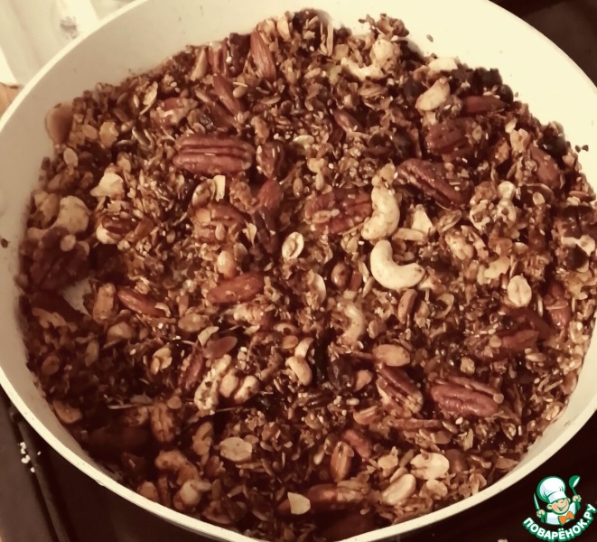 Гранола с медом, соевым соусом, орехами