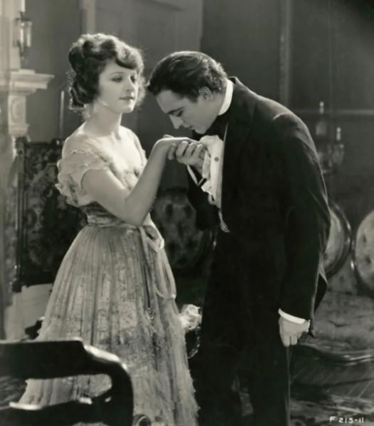 Их жизни оборвались внезапно: известные актеры, которые умерли на съемочных площадках