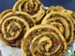 Мясной рулет в слоеном тесте