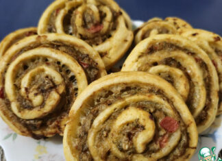 Мясной рулет в слоеном тесте