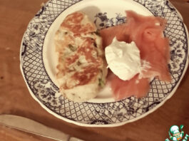 Восточные лепешки с копчёным лососем