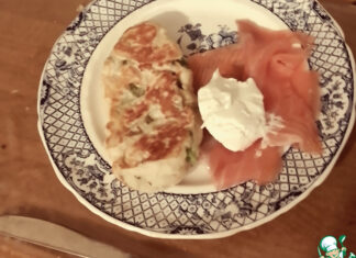 Восточные лепешки с копчёным лососем