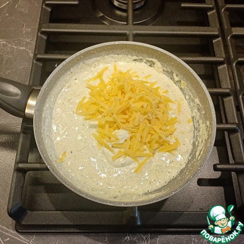 Запеченая белая рыба с сырным соусом