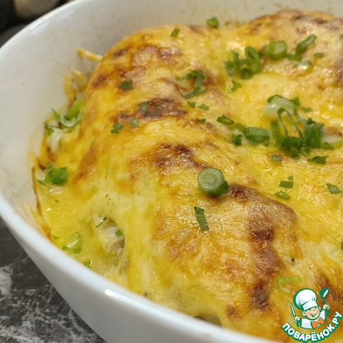 Запеченая белая рыба с сырным соусом