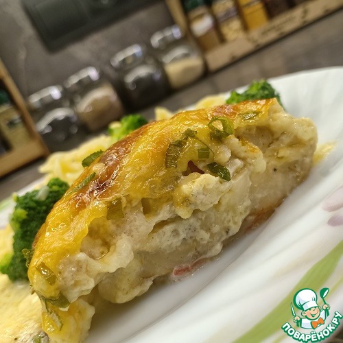 Запеченая белая рыба с сырным соусом