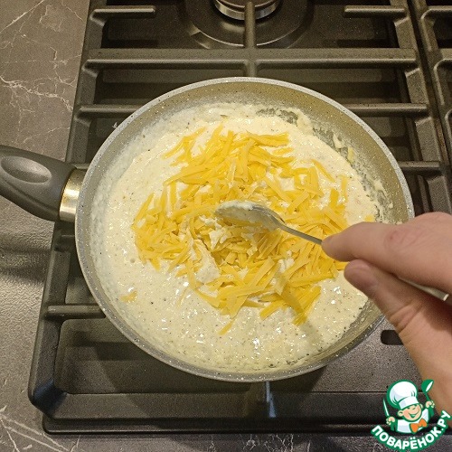 Запеченая белая рыба с сырным соусом