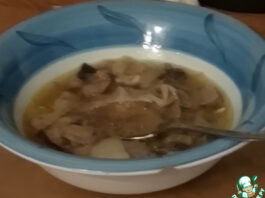 Зимний суп с грибами, картофелем, грюйером