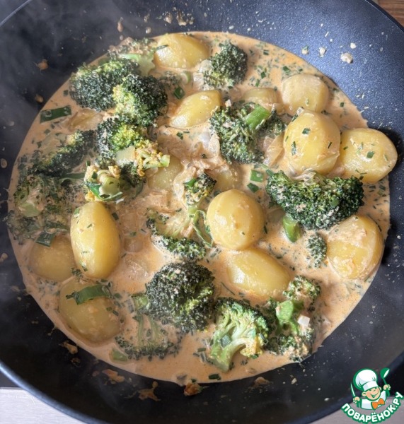 Картофель с брокколи в сливочном соусе