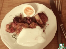 Картофельный салат со свеклой, скумбрией, хреном