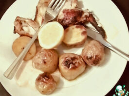 Куриные крылья с картофелем и харисой