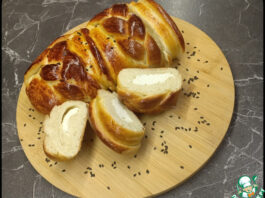 Рулет на дрожжевом тесте с творогом