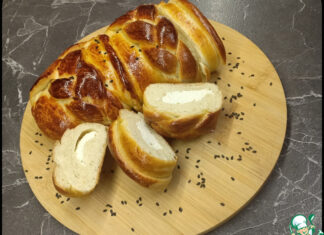 Рулет на дрожжевом тесте с творогом