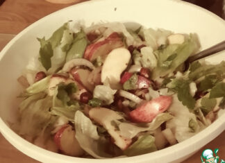 Салат из яблок, петрушки и фундука