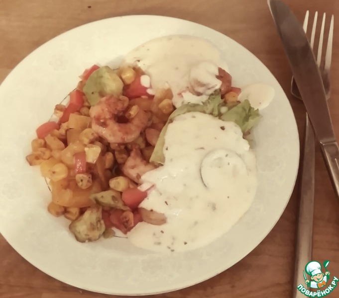 Салат с креветками и кукурузой