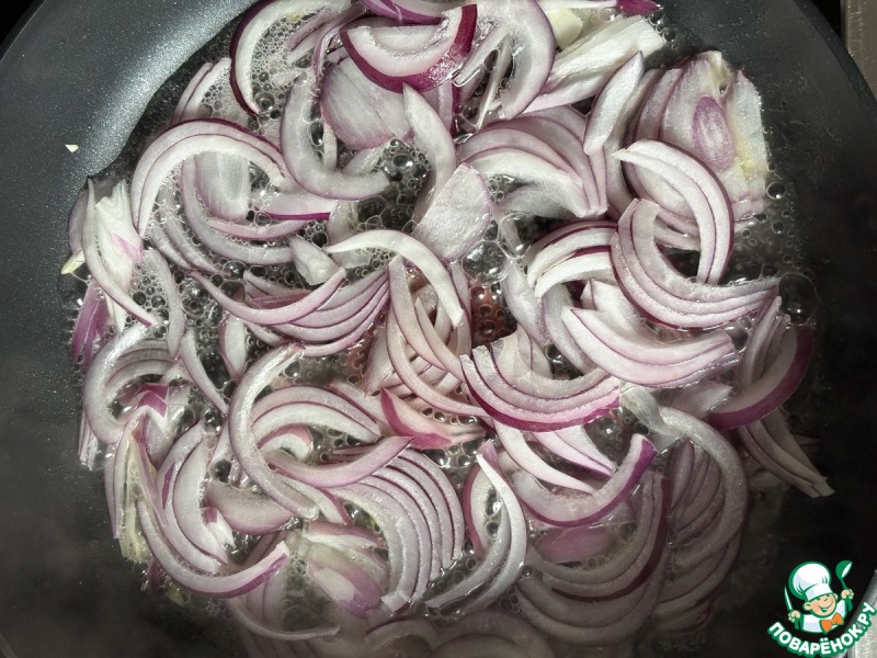 Брокколи с луком и оливками