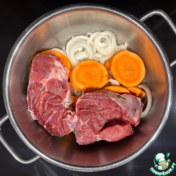 Голяшка коровья. Тушеная с овощами