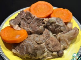 Голяшка коровья. Тушеная с овощами