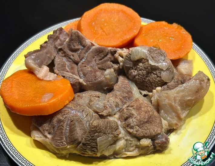 Голяшка коровья. Тушеная с овощами