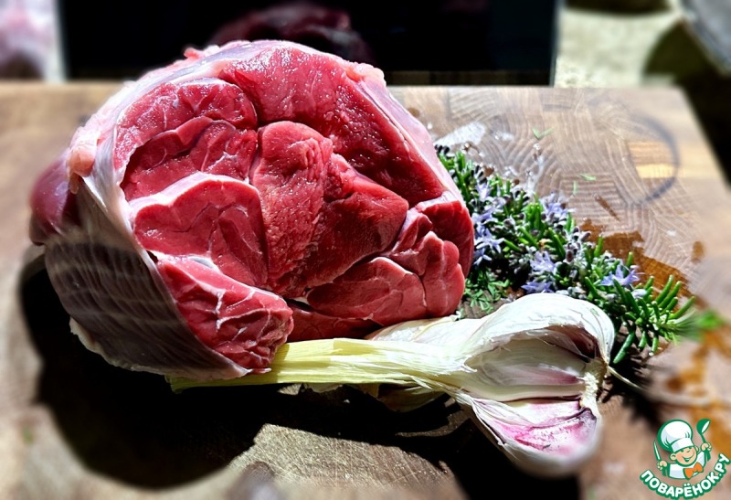 Голяшка коровья. Тушеная с овощами