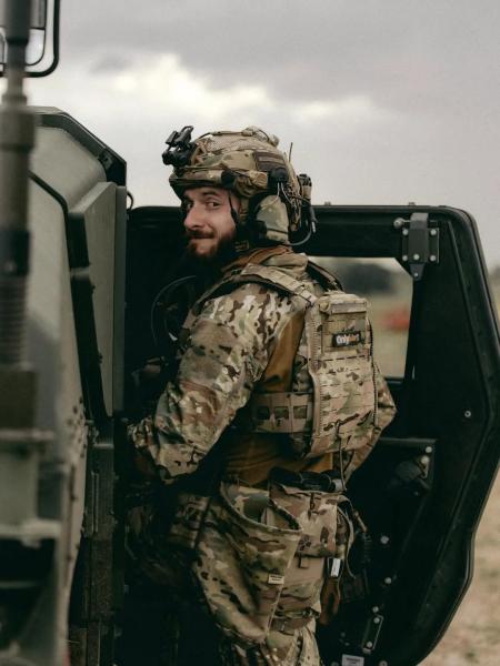 Кто из актеров нашумевшего экш-триллера "КИЛЛХАУС" служит в армии