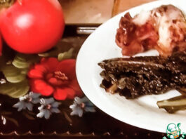 Курица с пюре из бобов, зеленью