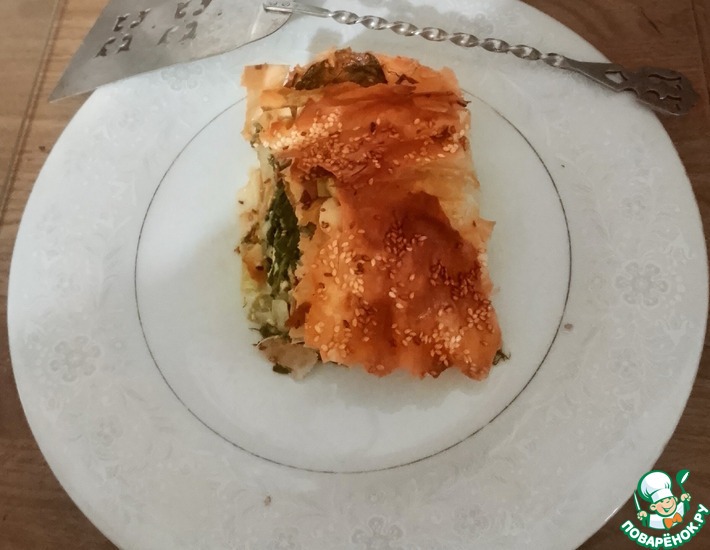 Пирог из теста фило со шпинатом