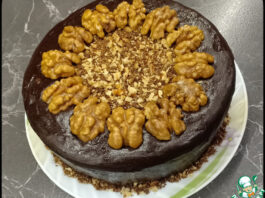 Торт «Черемуховый» с черносливом и орехами